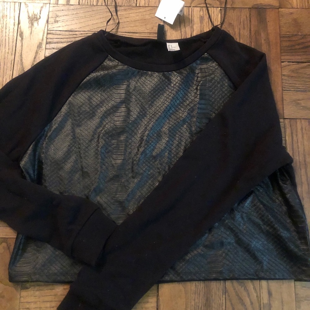 CLEARANCE 💰 H&M LEATHER CROP TOP